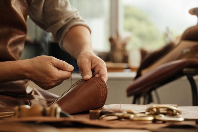 Devenir artisan sellier, le métier passion qui allie geste et savoir-faire